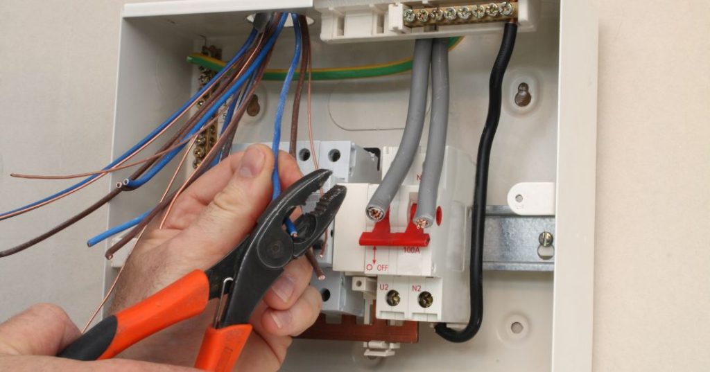 Circuitos e fiações elétricas em Montes Claros